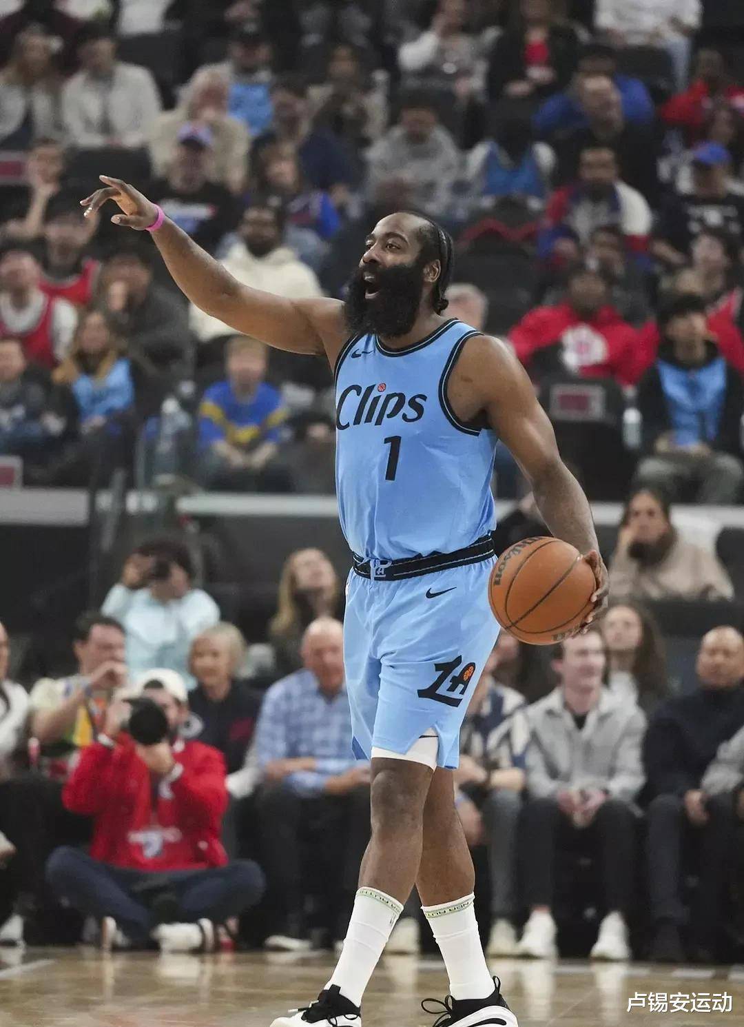 银河娱乐官网 -里程碑夜波特兰开拓者远射贴柱；NBA季后赛集结日刷纪录；话题不断；控场能力受关注(nba开拓者vs火箭利拉德71分回放)