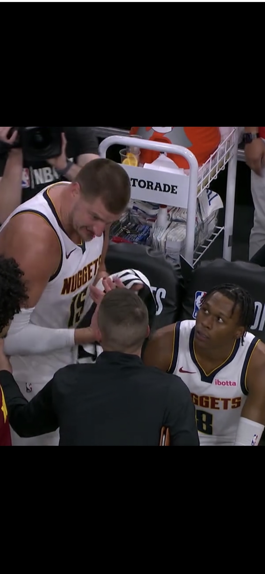 洛杉矶快船发布备战花絮，赛后回应争议，法国杯任务艰巨，医务组通报恢复的简单介绍