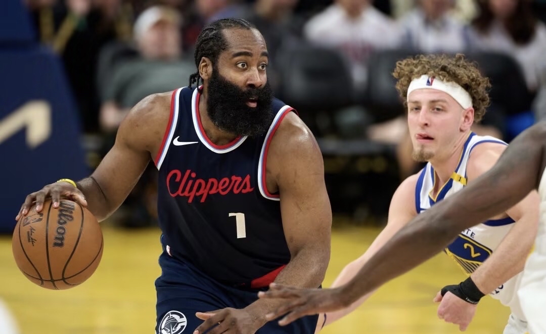 洛杉矶快船发布备战花絮，赛后回应争议，法国杯任务艰巨，医务组通报恢复的简单介绍