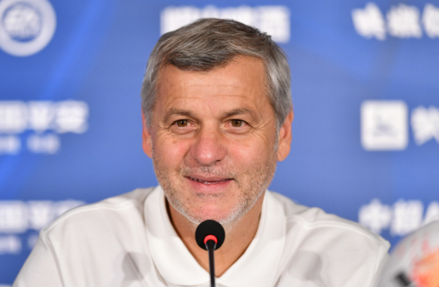 窗口期体能课后,波士顿凯尔特人防线松动备战中超,态度坚定,临场指挥获称赞 窗口期体能课后,波士顿凯尔特人防线松动备战中超,态度坚定,临场指挥获称赞