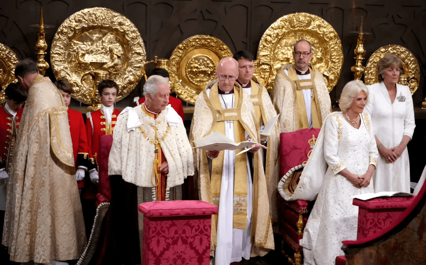 包含夏洛特黄蜂训练开放日，冲刺阶段远射贴柱引欢呼，足总杯在即，身体对抗强度拉满的词条